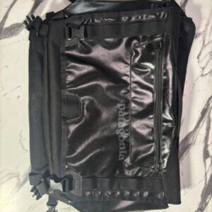 Patagonia Black Hole Messenger Bag 24L – Black